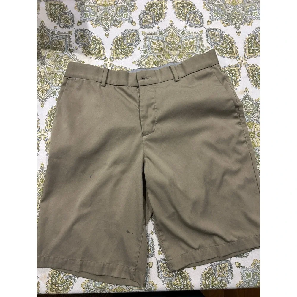 Nike Golf Dri-FIT Standard Fit Men's Khaki Golf Shorts Size M Waist 30